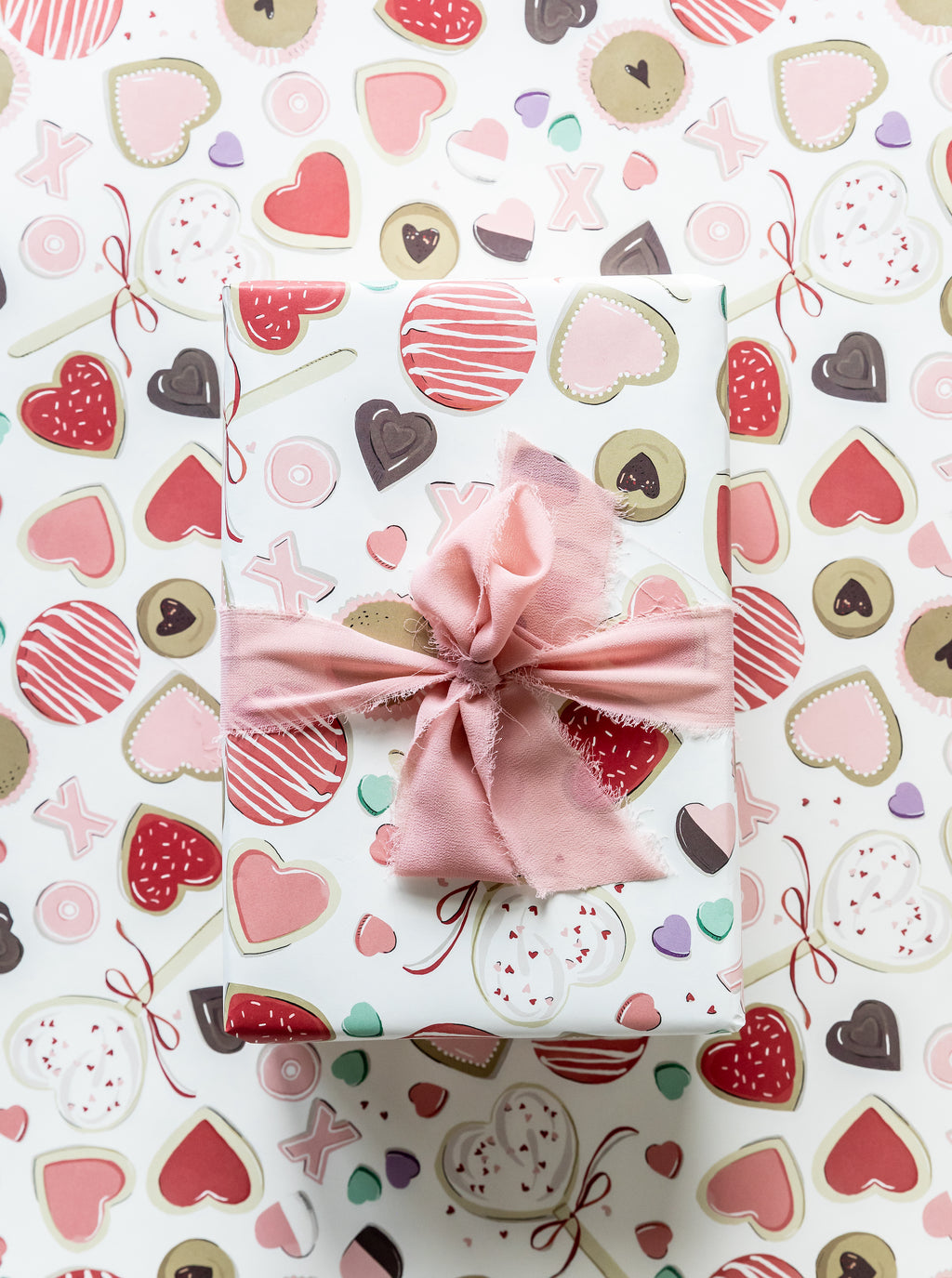 Wrapping outlet paper valentines
