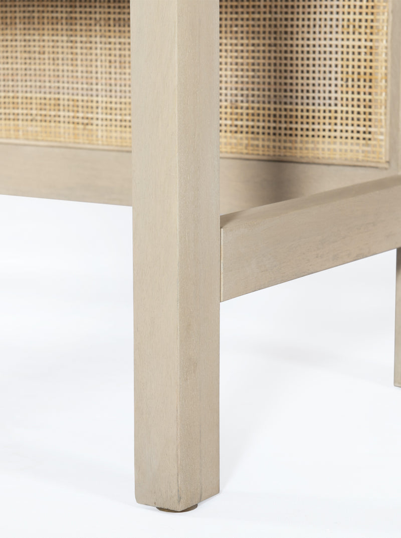 Willa Bookshelf